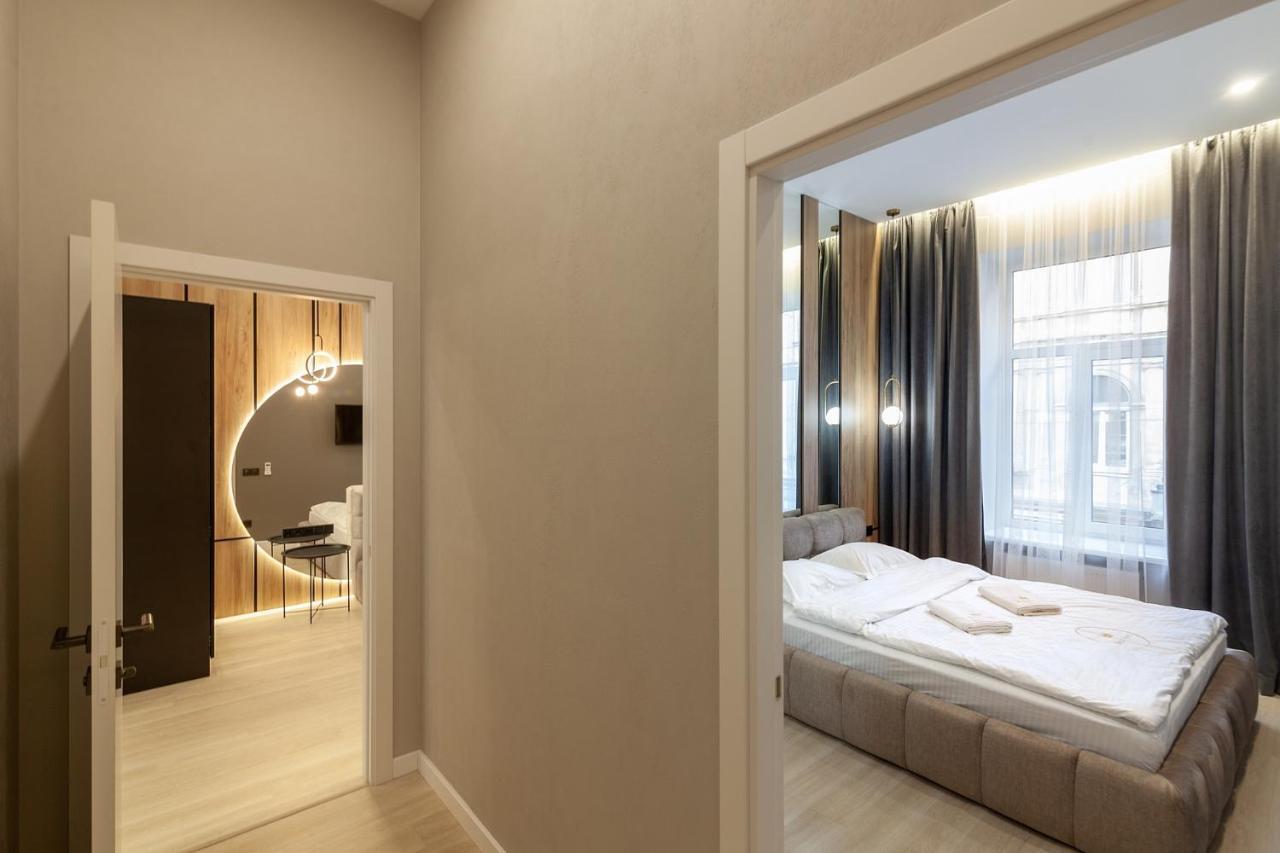 Royal Apartament On Voloshyna 2 Lviv Buitenkant foto