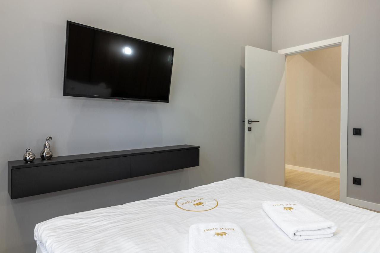Royal Apartament On Voloshyna 2 Lviv Buitenkant foto