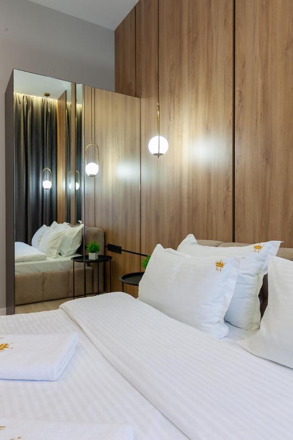 Royal Apartament On Voloshyna 2 Lviv Buitenkant foto
