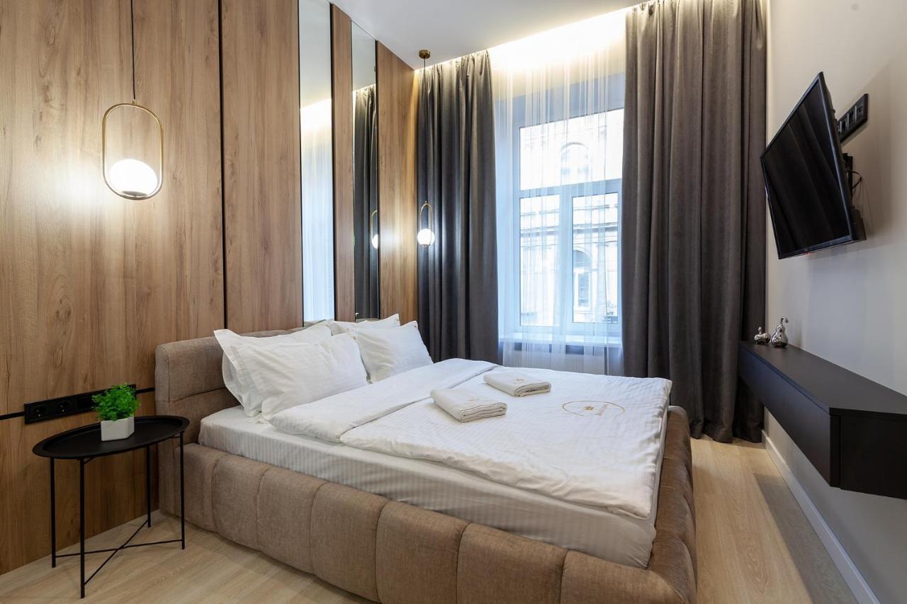 Royal Apartament On Voloshyna 2 Lviv Buitenkant foto