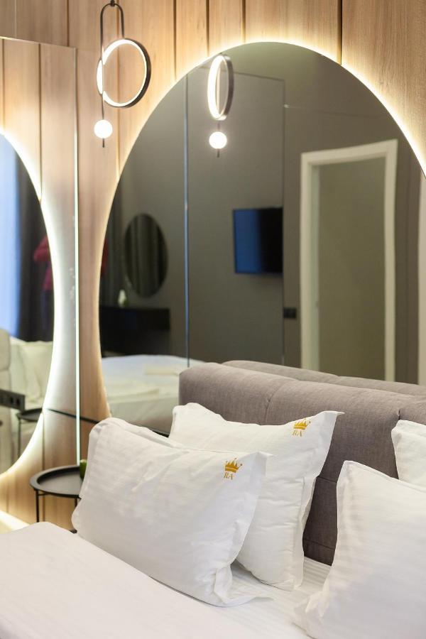 Royal Apartament On Voloshyna 2 Lviv Buitenkant foto