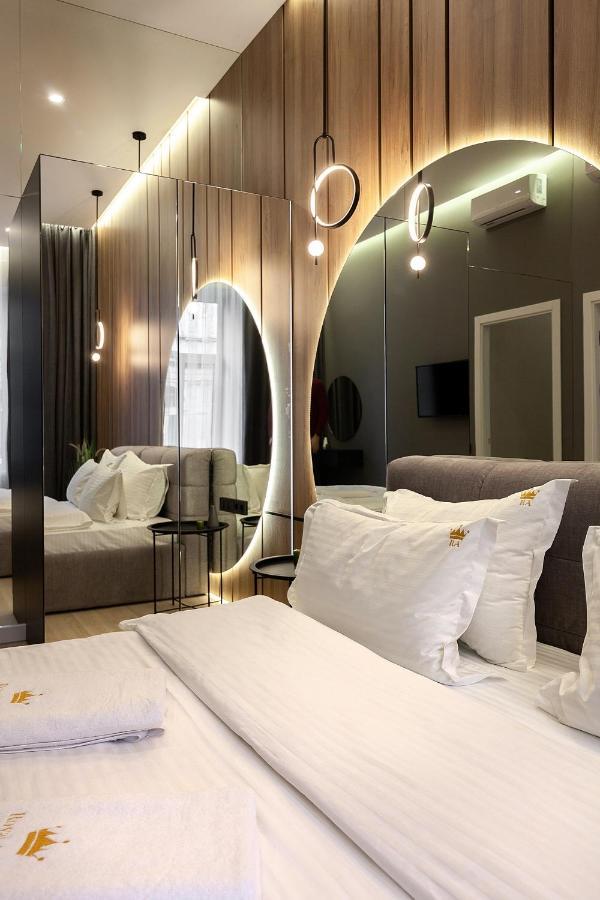 Royal Apartament On Voloshyna 2 Lviv Buitenkant foto