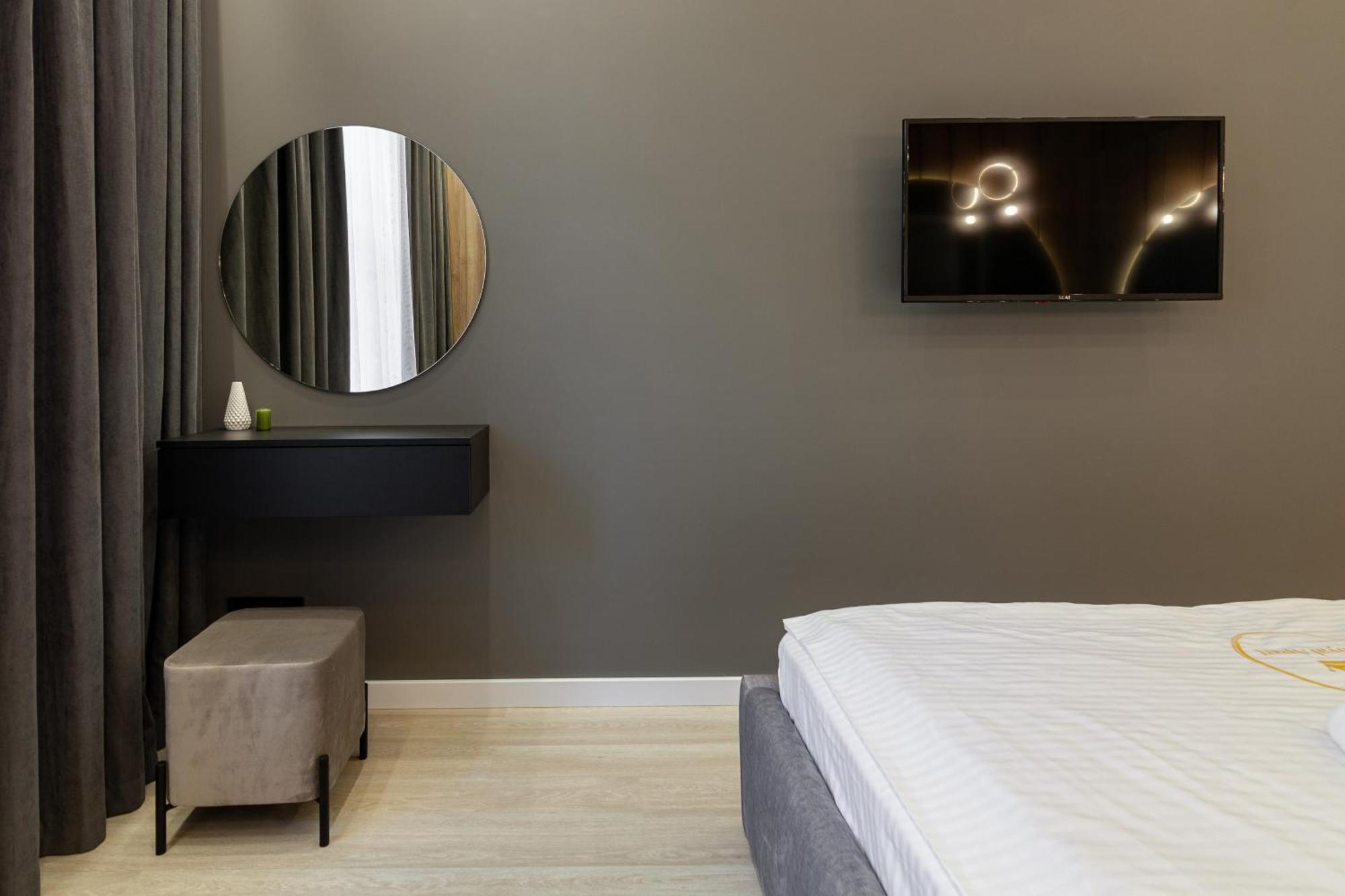 Royal Apartament On Voloshyna 2 Lviv Buitenkant foto
