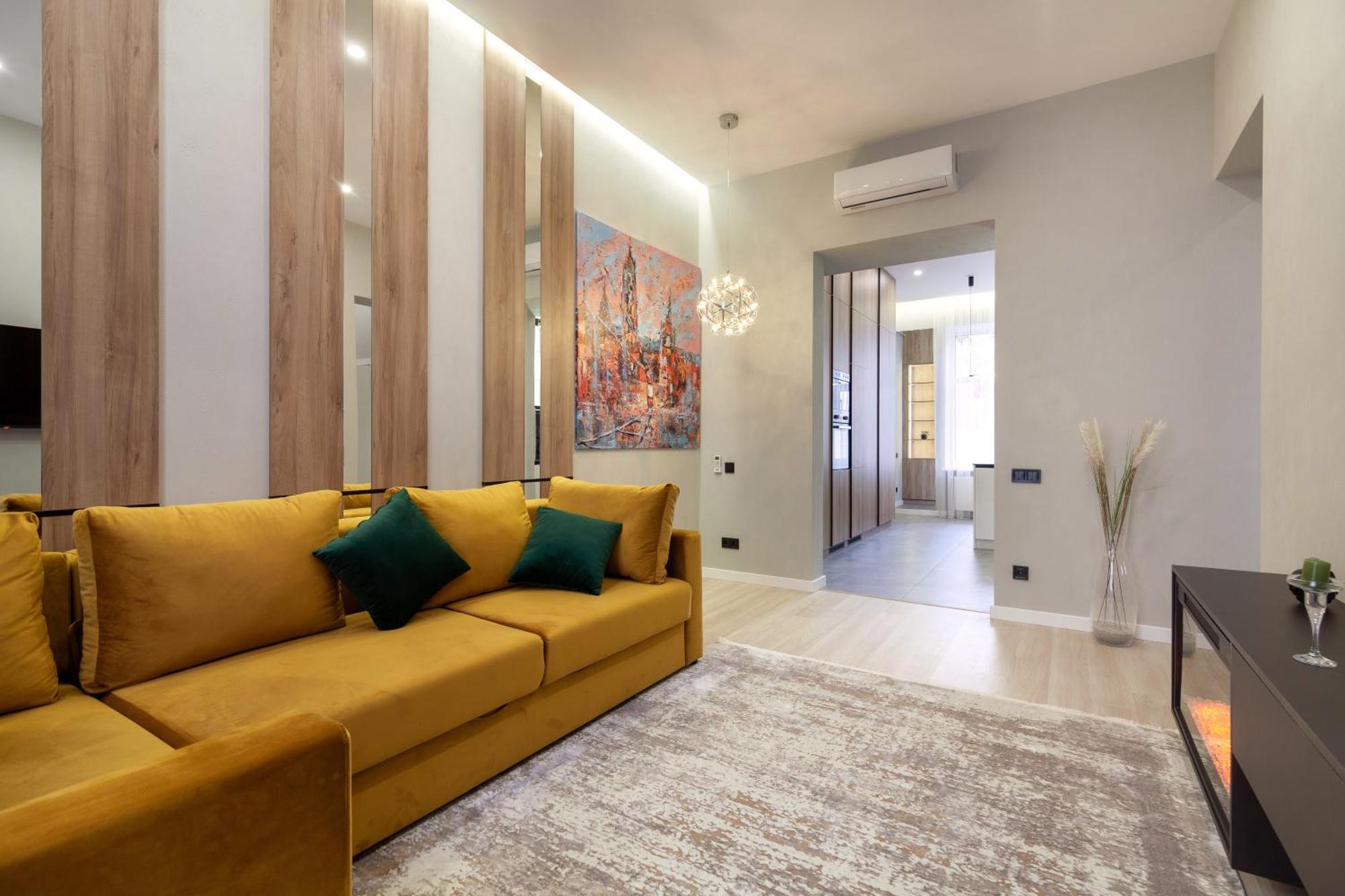 Royal Apartament On Voloshyna 2 Lviv Buitenkant foto